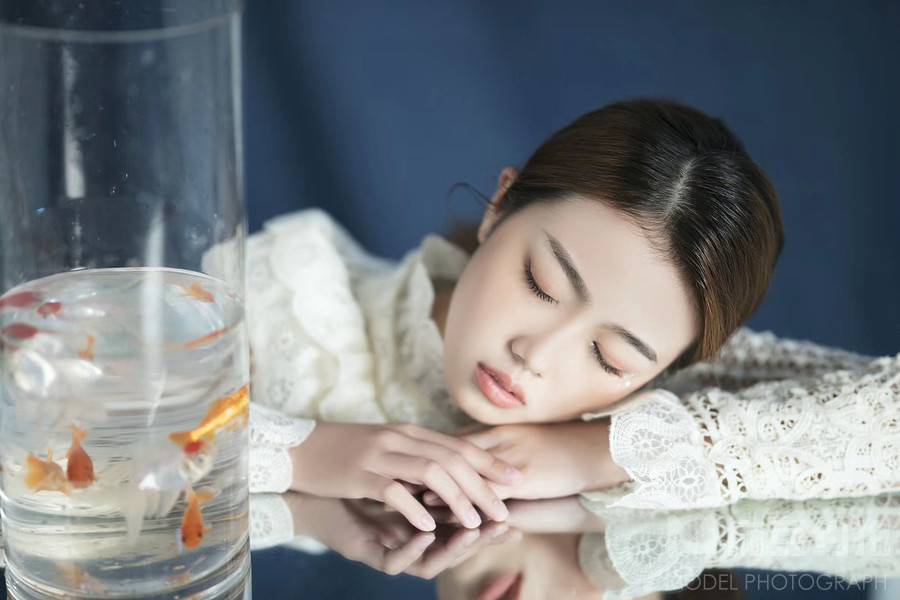 情绪模特