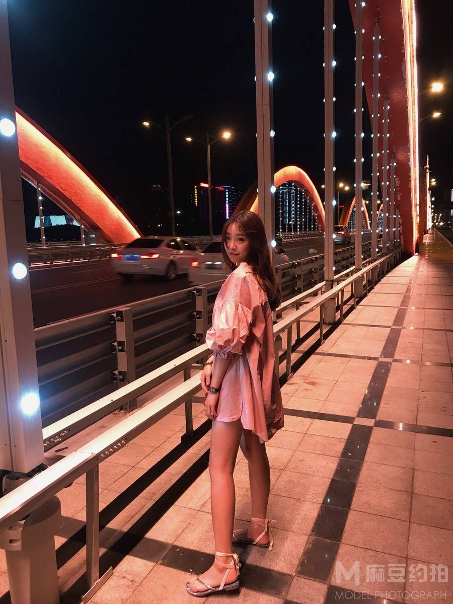夜景模特