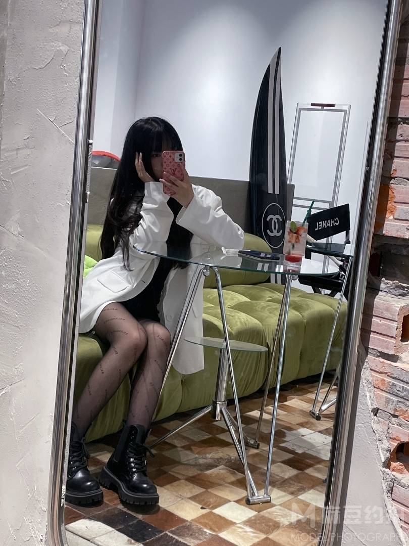 黑白模特