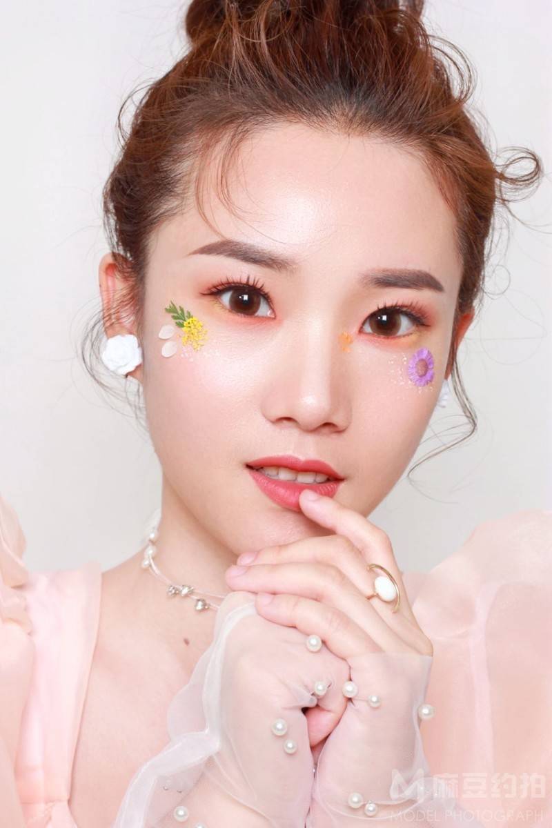 妆容模特