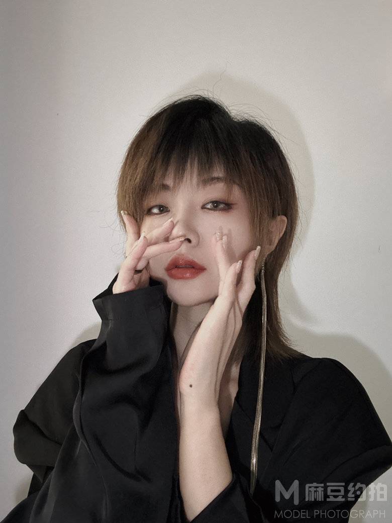 情绪模特