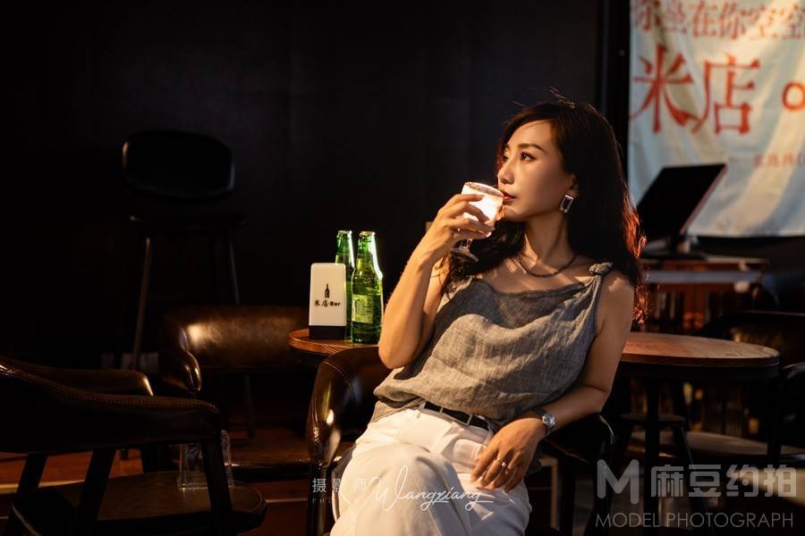 情绪模特