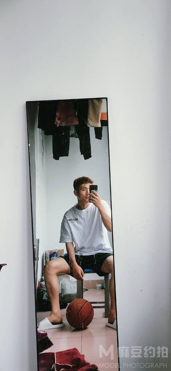 黑白模特