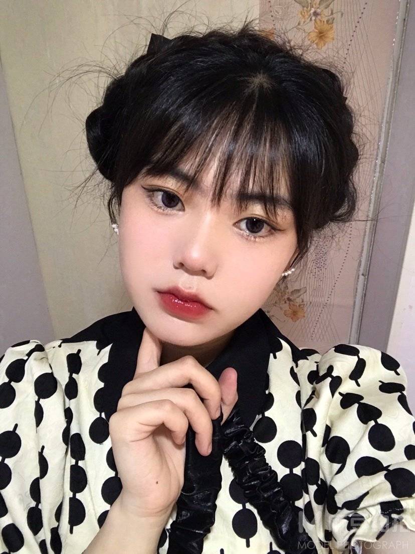 妆容模特
