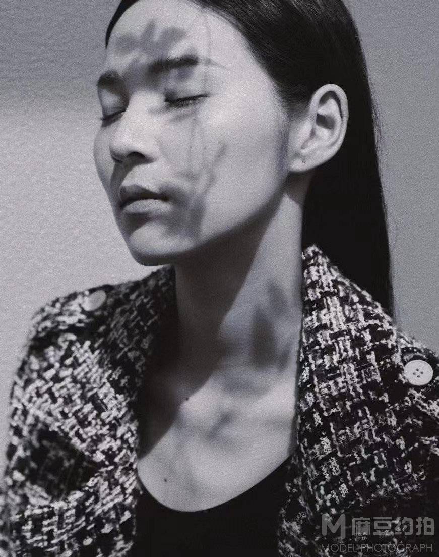 黑白模特