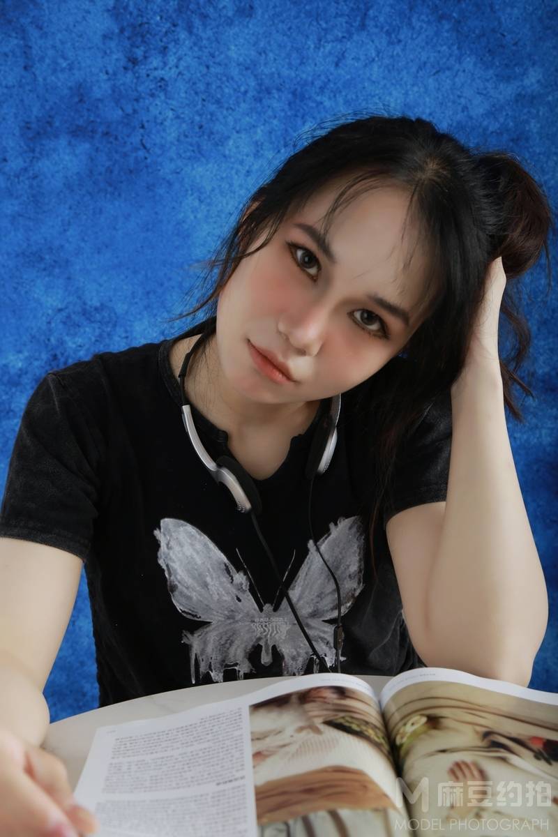 情绪模特