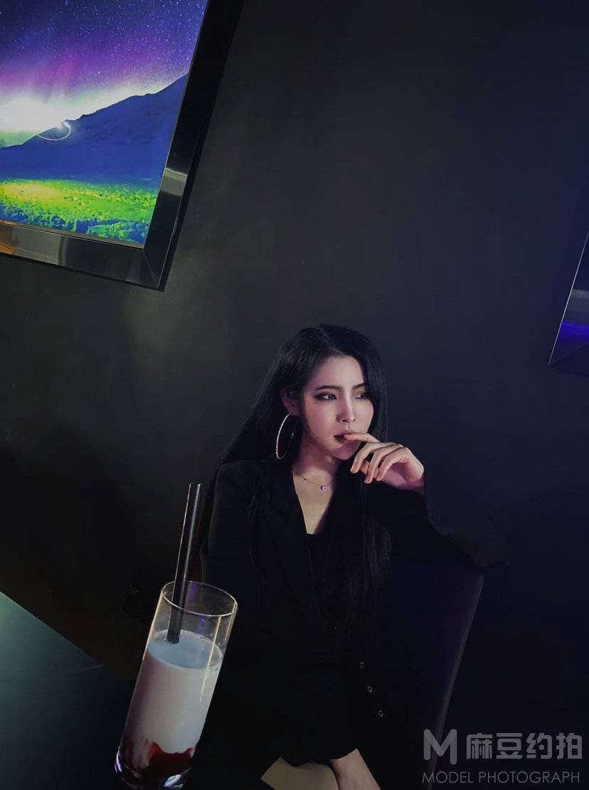 黑白模特