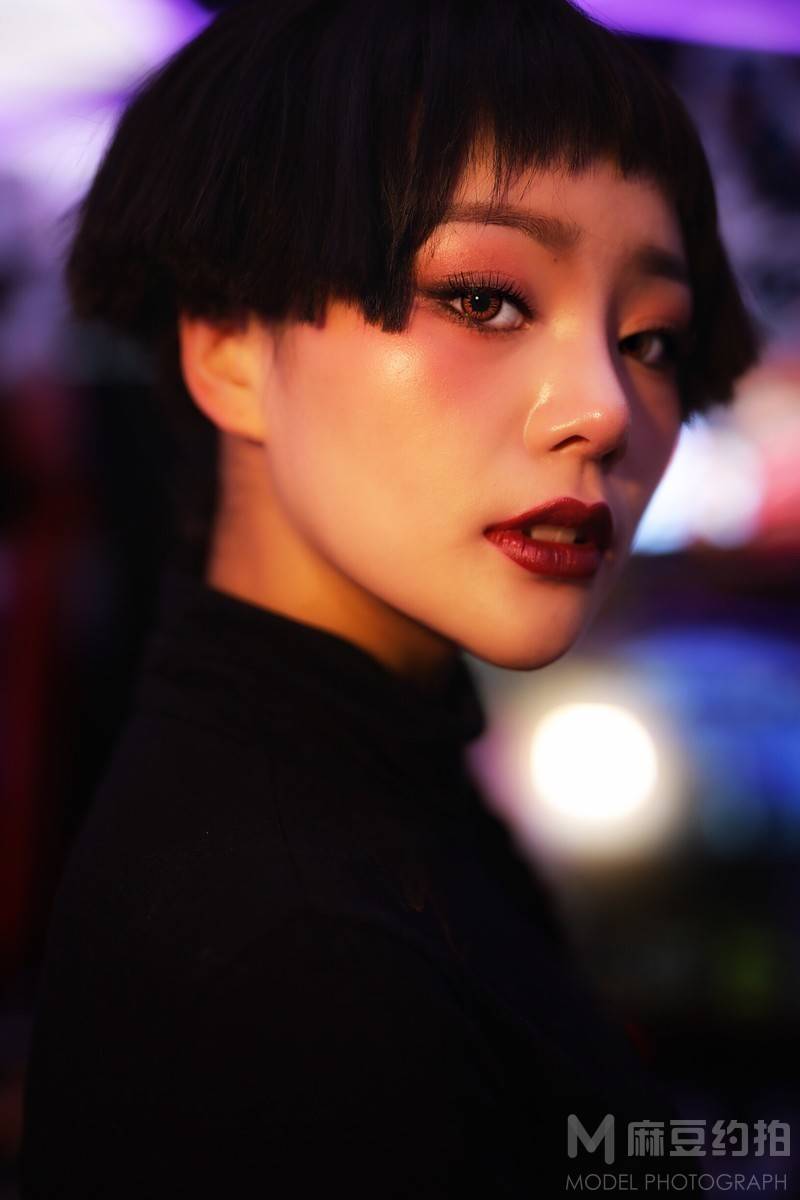 情绪模特