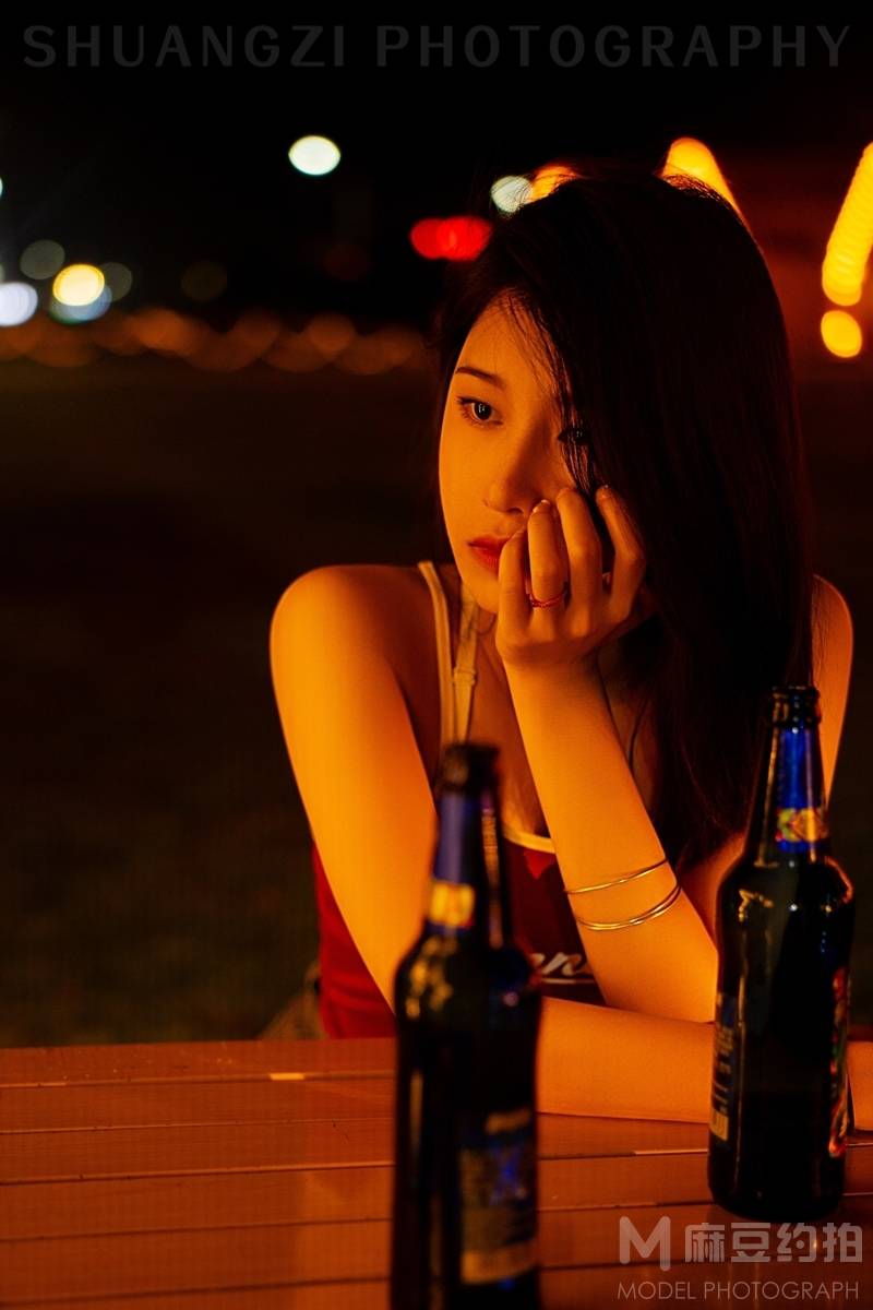 情绪模特
