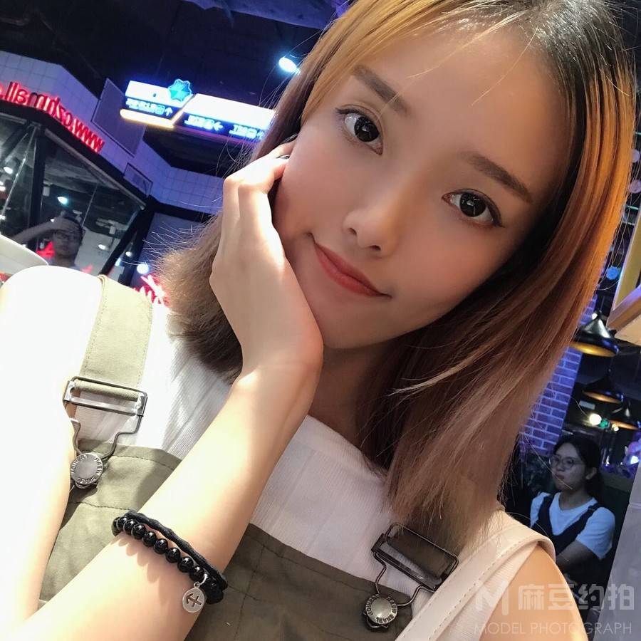 妆容模特