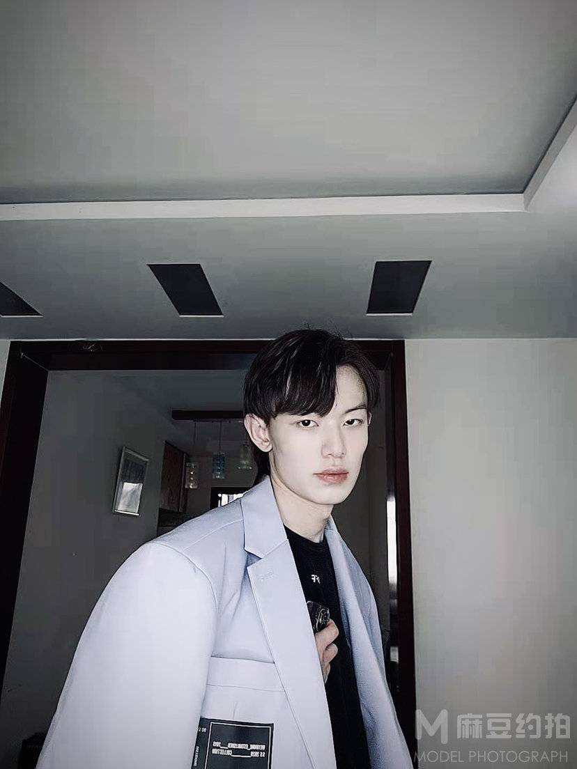 黑白模特