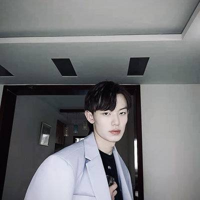 黑白模特