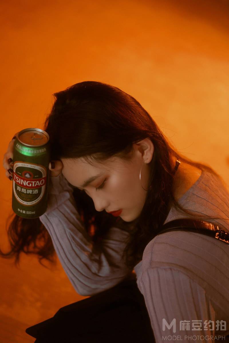 情绪模特