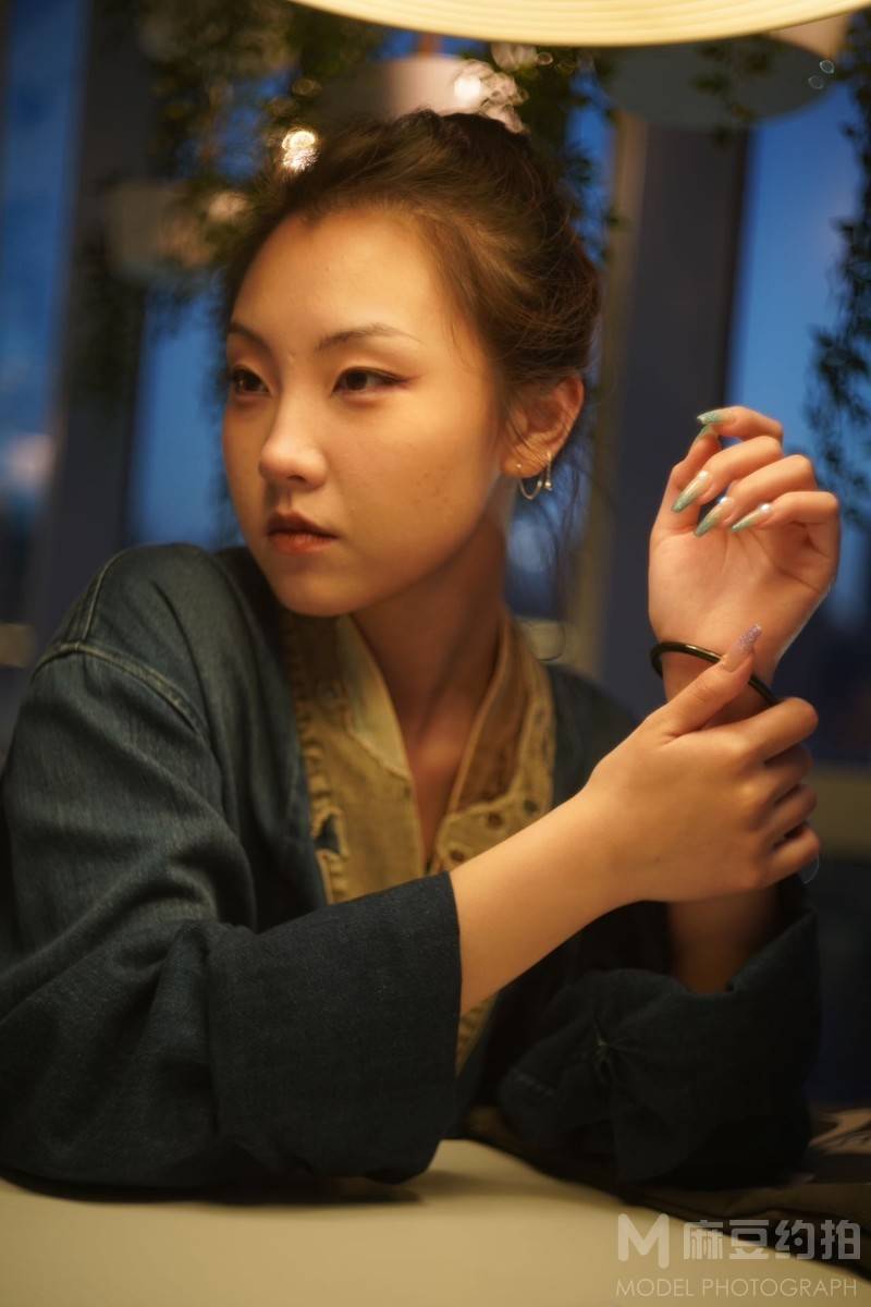 情绪模特