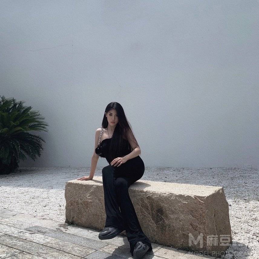 黑白模特