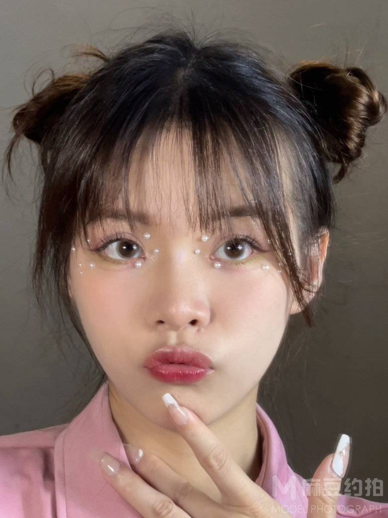 妆容模特