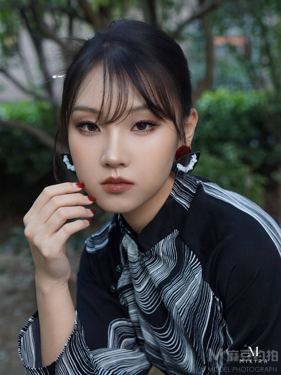 情绪模特