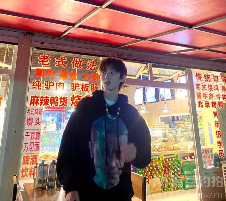 校园模特