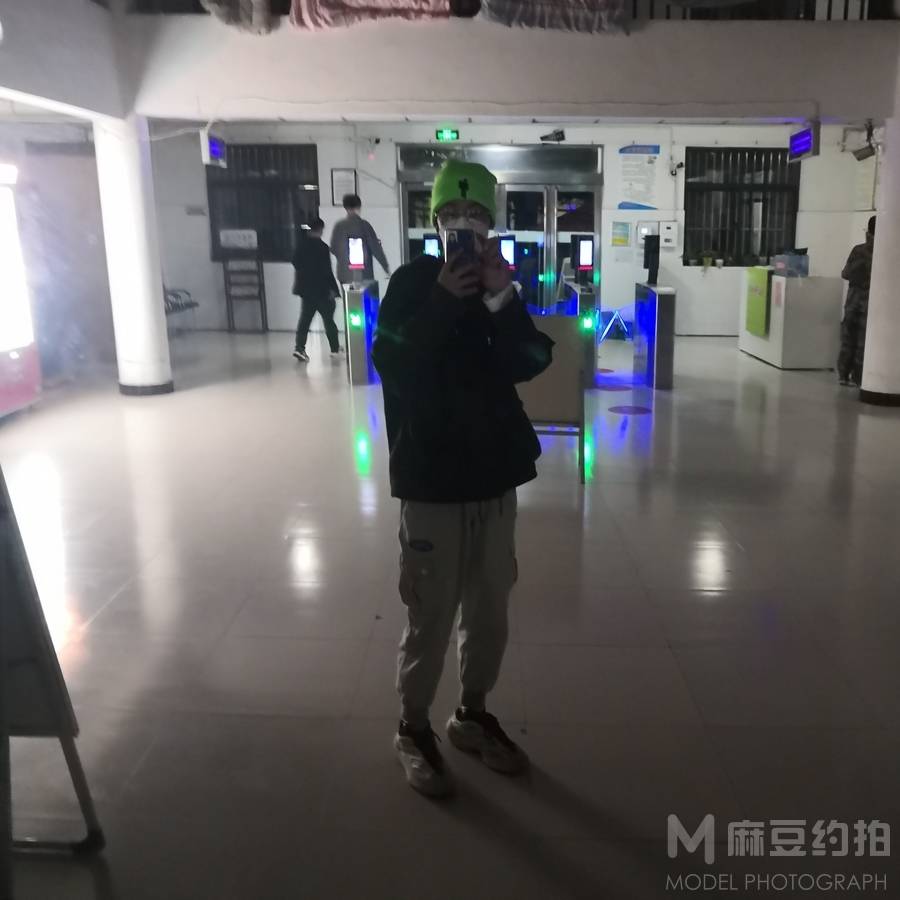 情绪模特