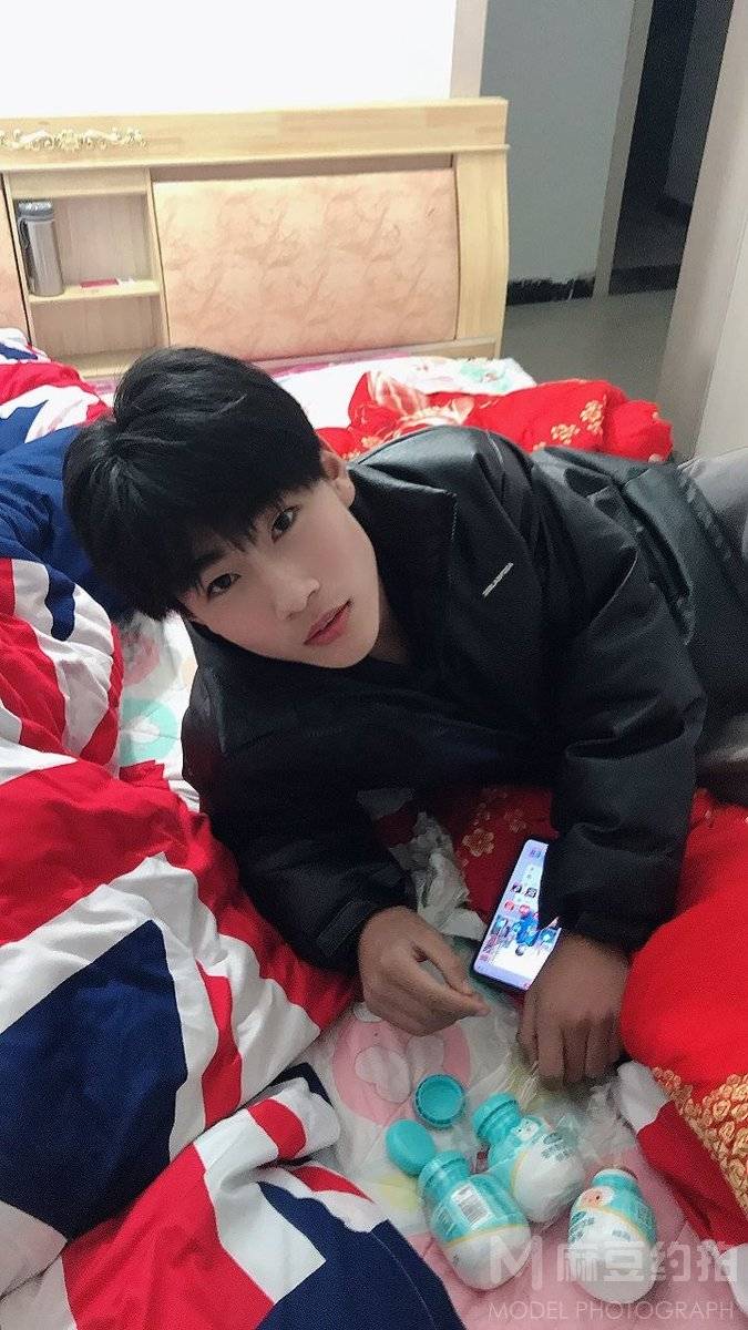 黑白模特