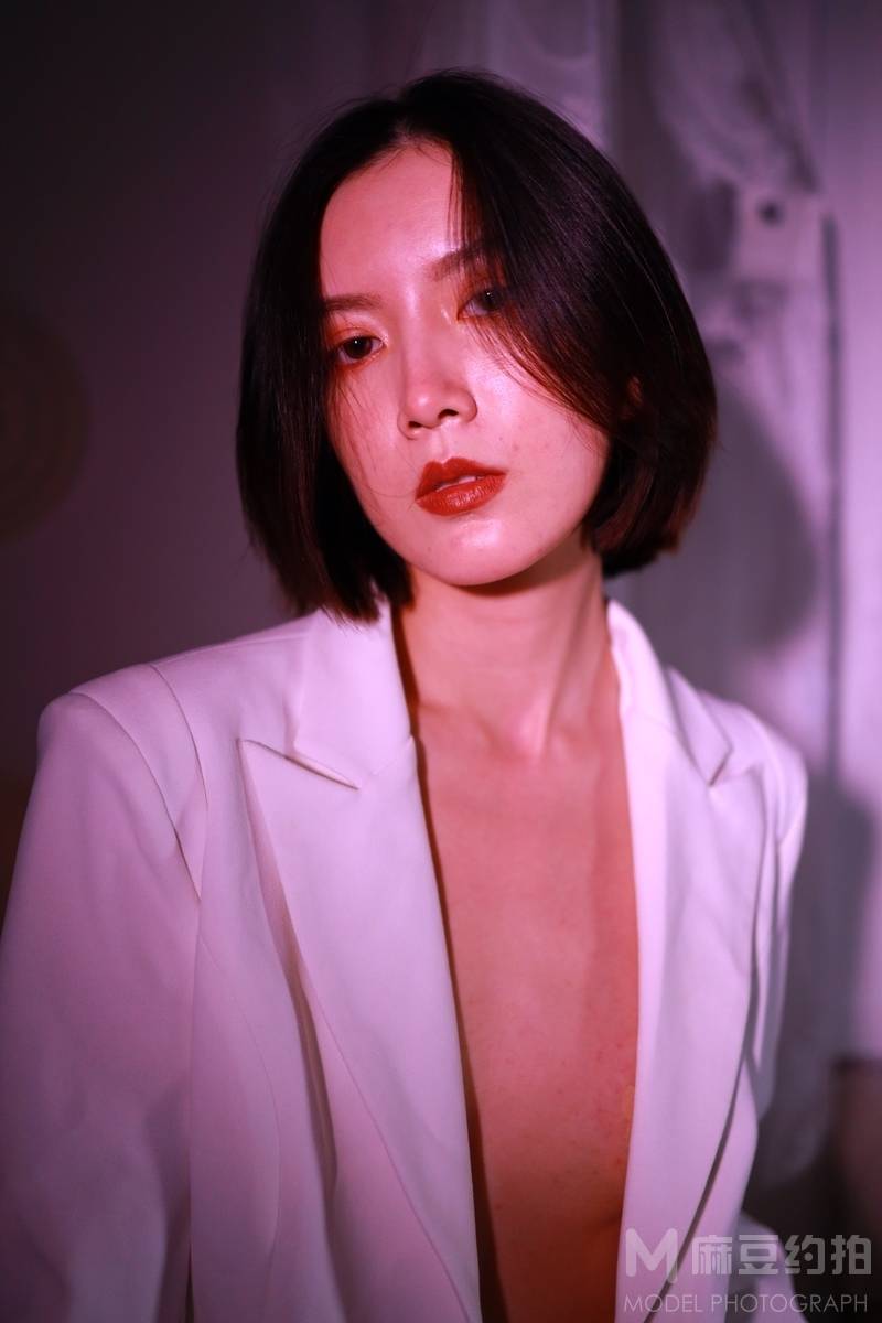 情绪模特