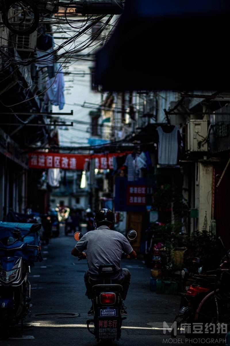 黑白模特