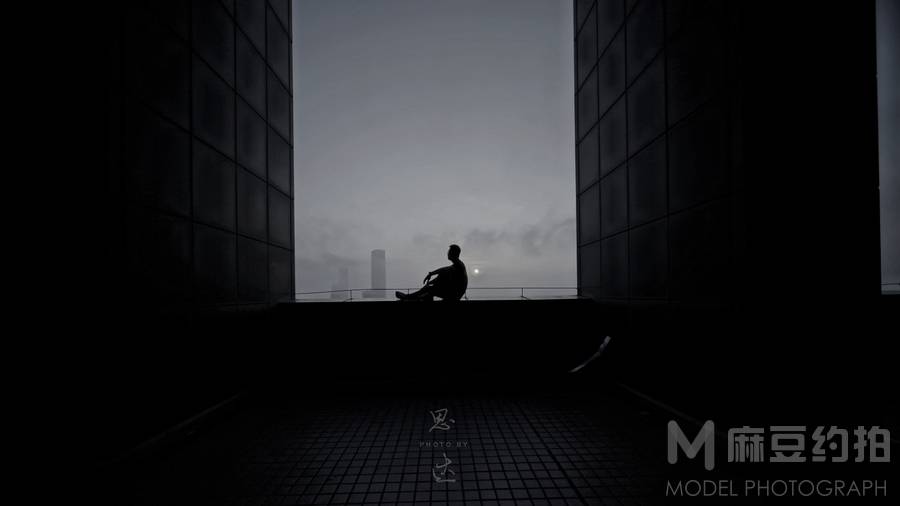 黑白模特