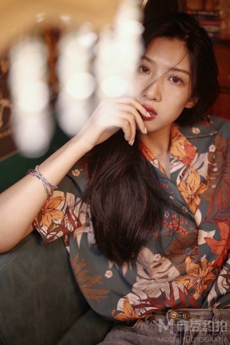 情绪模特