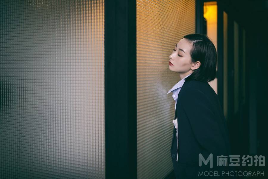 情绪模特