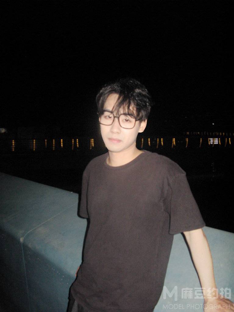 黑白模特