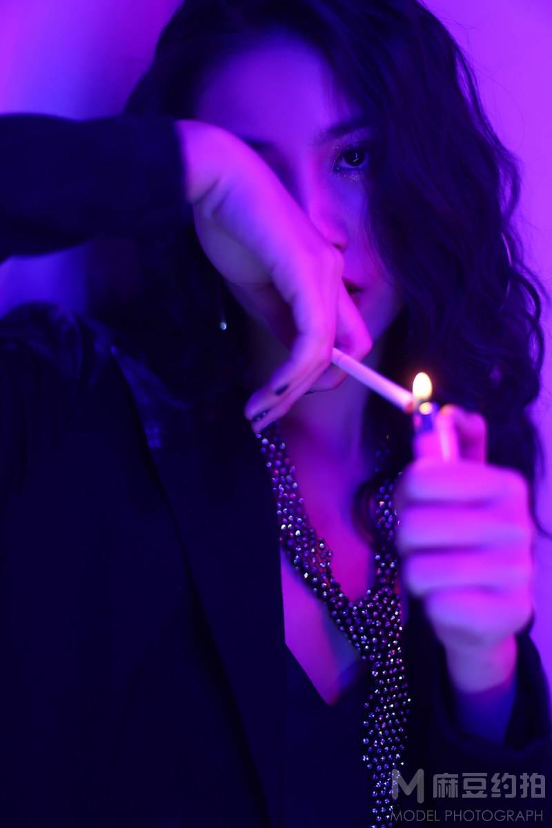 情绪模特