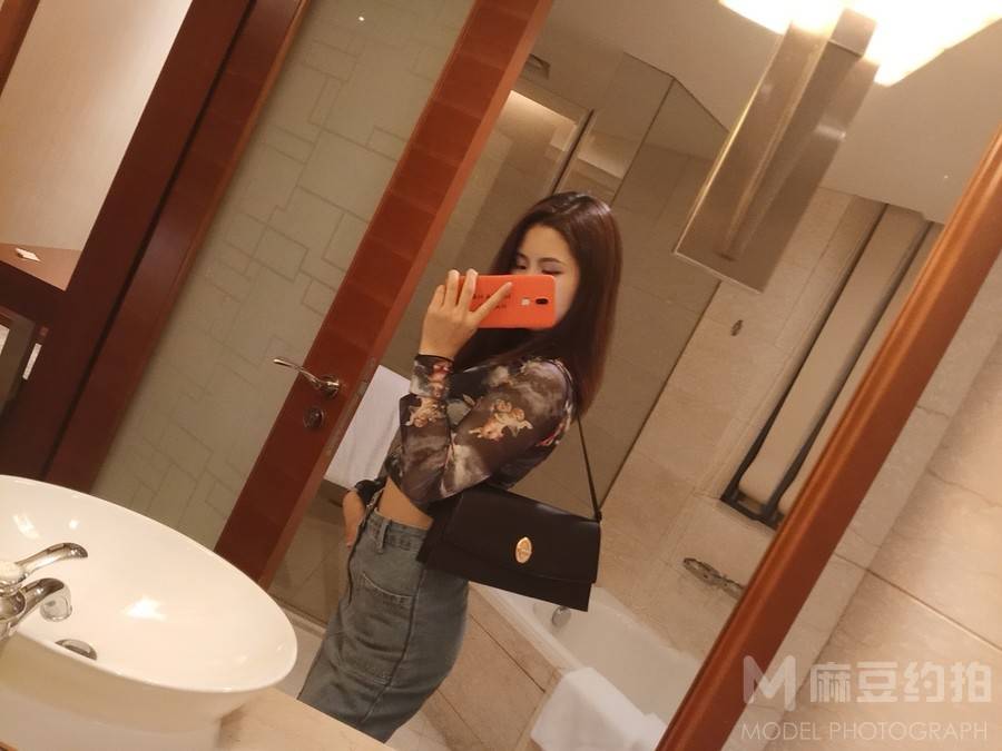 黑白模特
