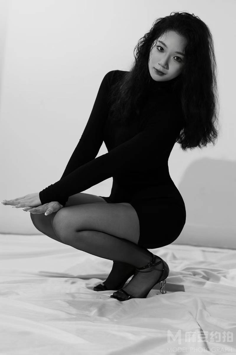 黑白模特