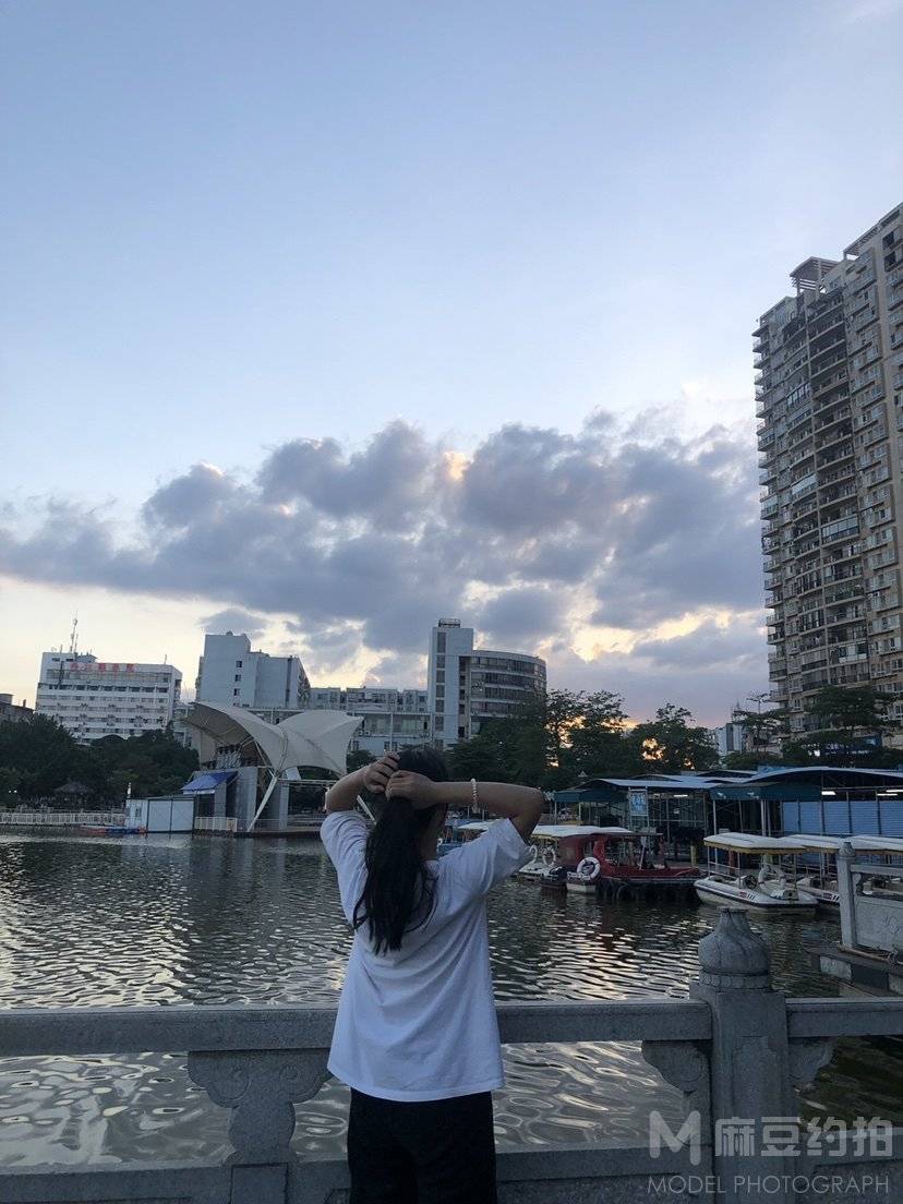 校园模特