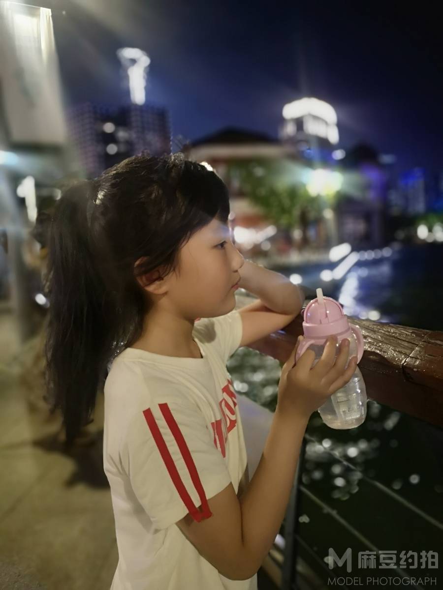 黑白模特