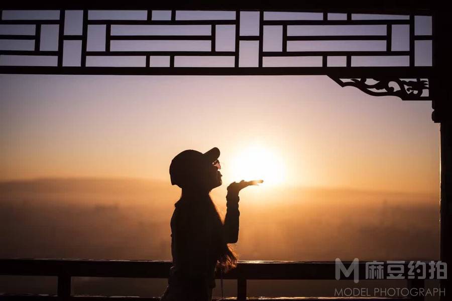 情绪模特