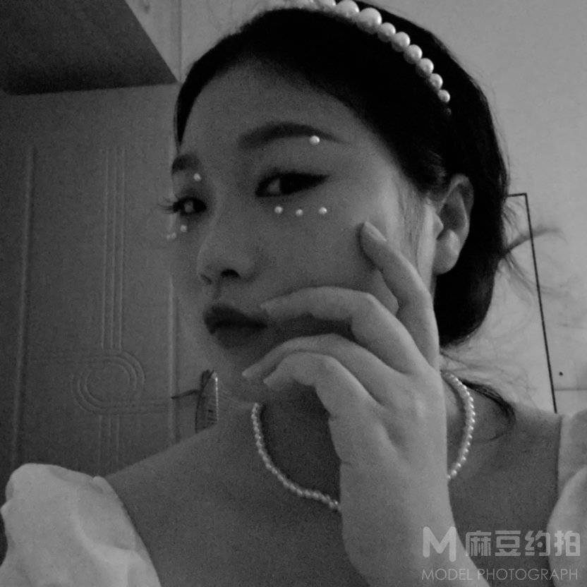 黑白模特