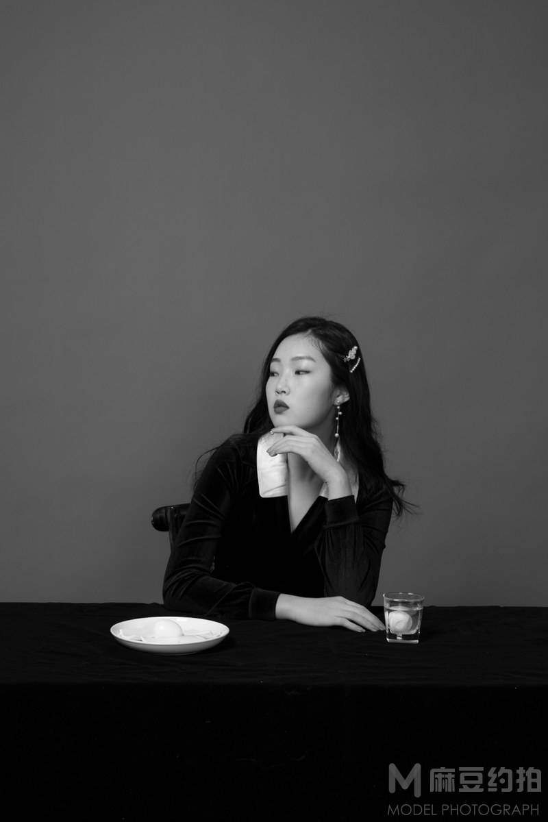 黑白模特