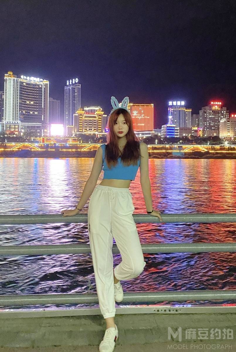 夜景模特