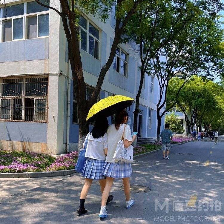 校园模特
