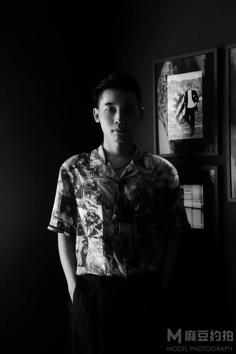 黑白模特