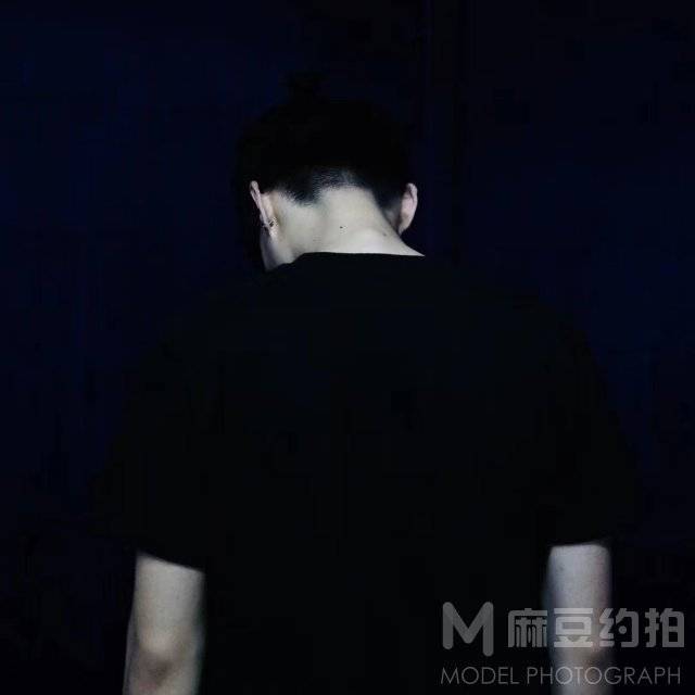 黑白模特