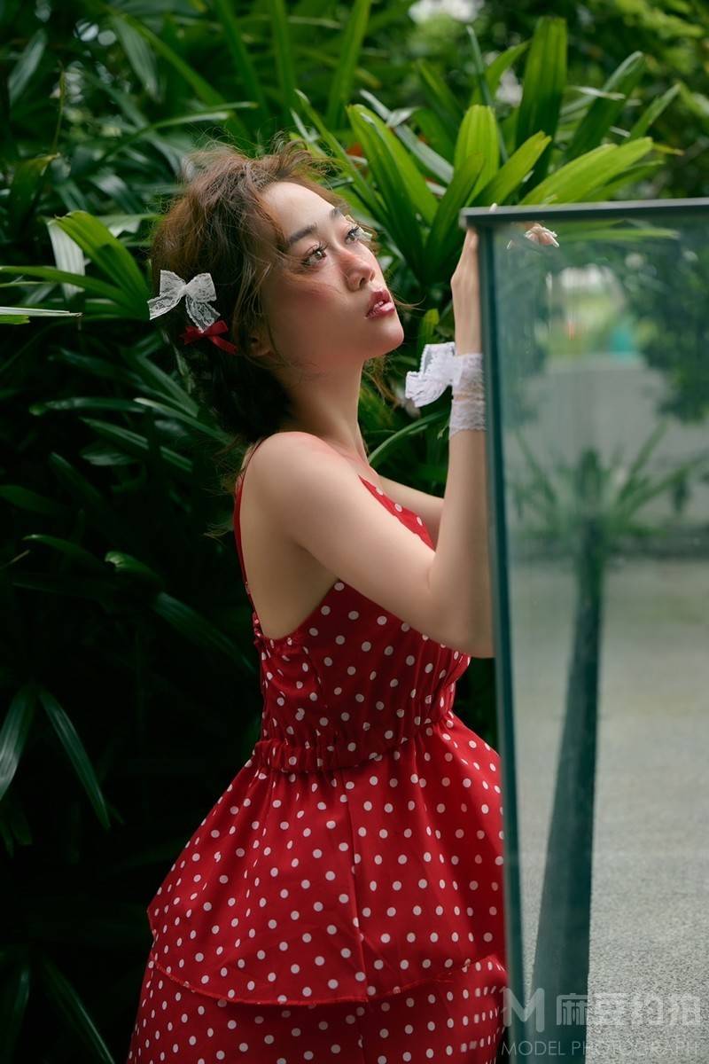 黑白模特