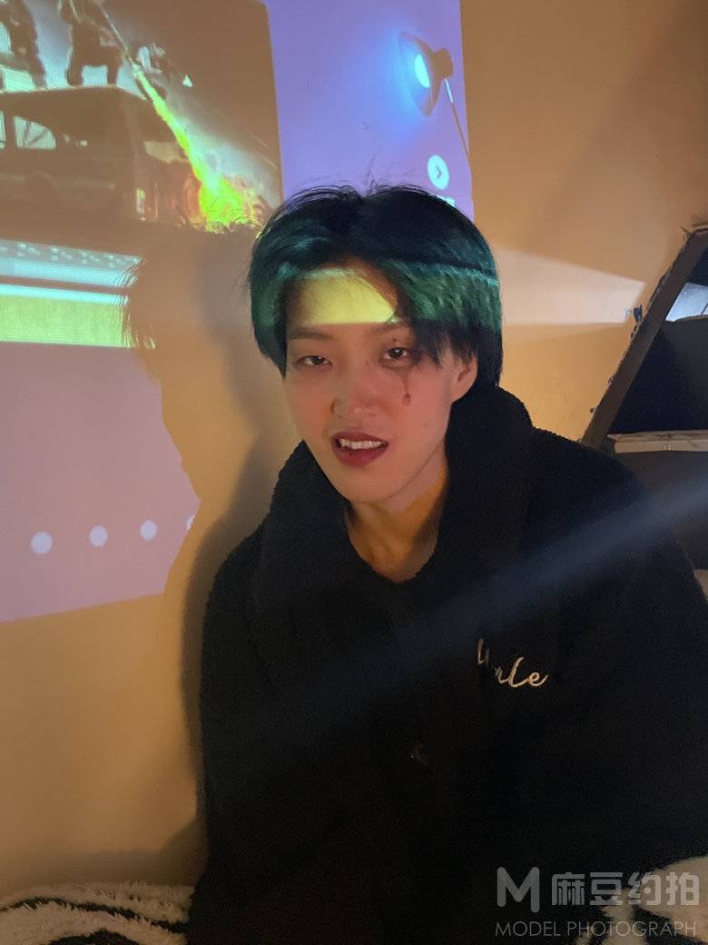 情绪模特