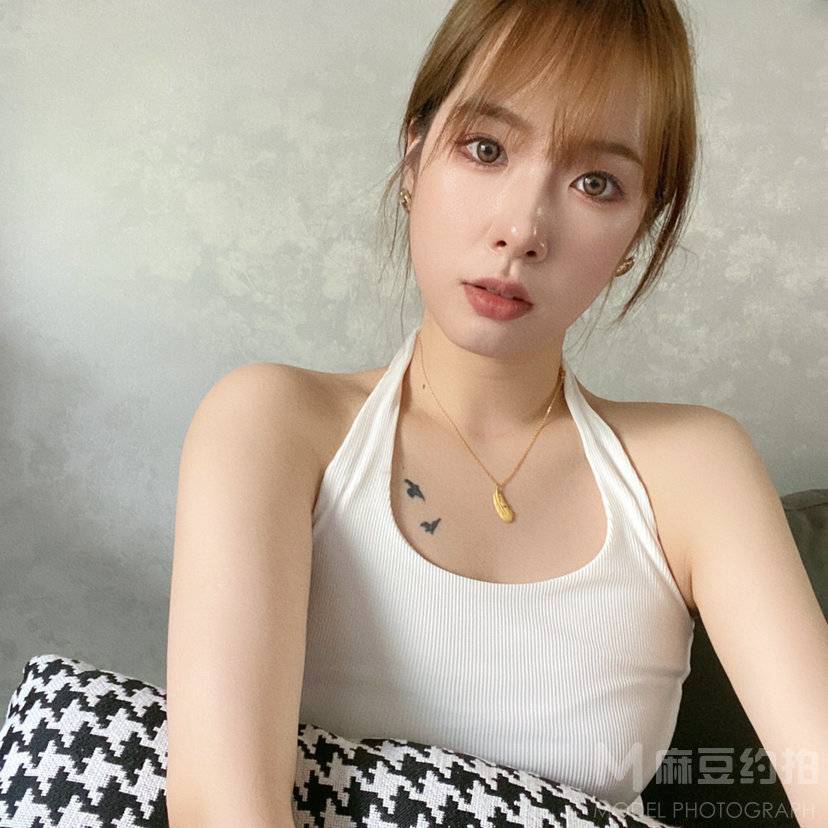 黑白模特