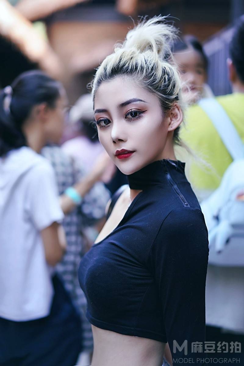 情绪模特