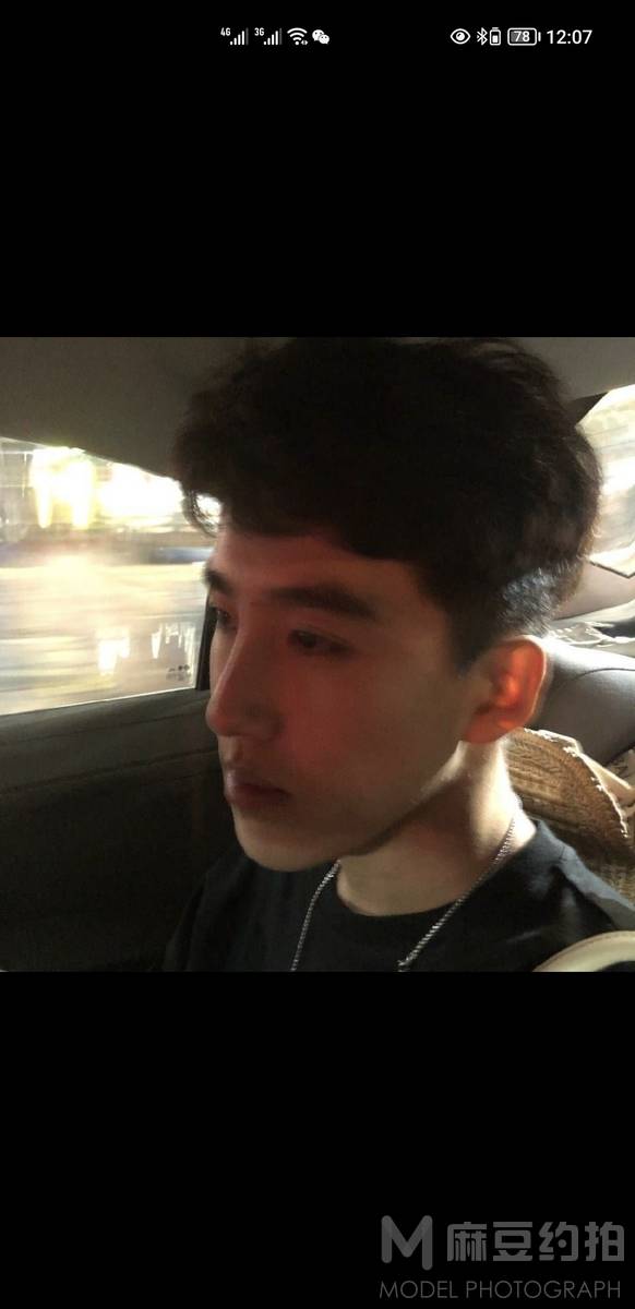 黑白模特