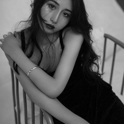 黑白模特