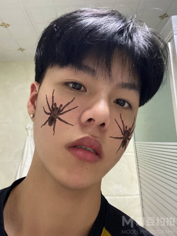 黑白模特