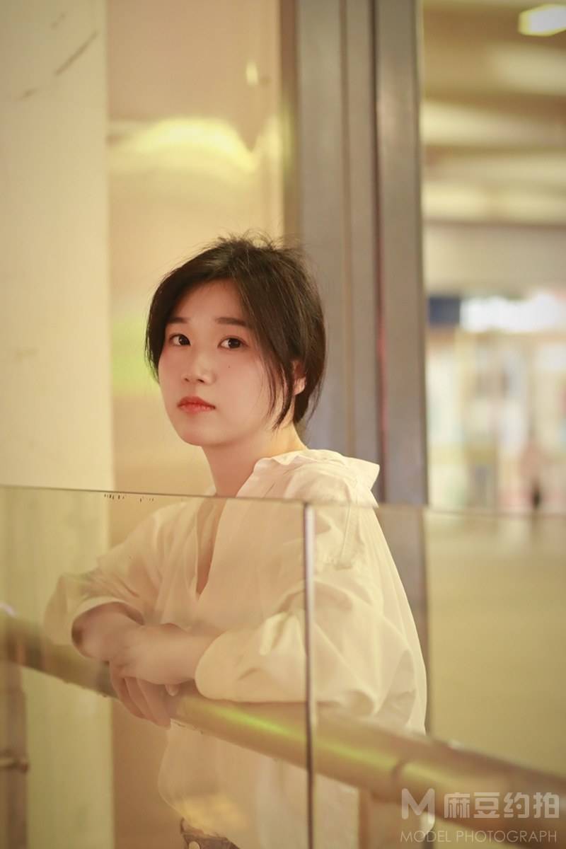情绪模特